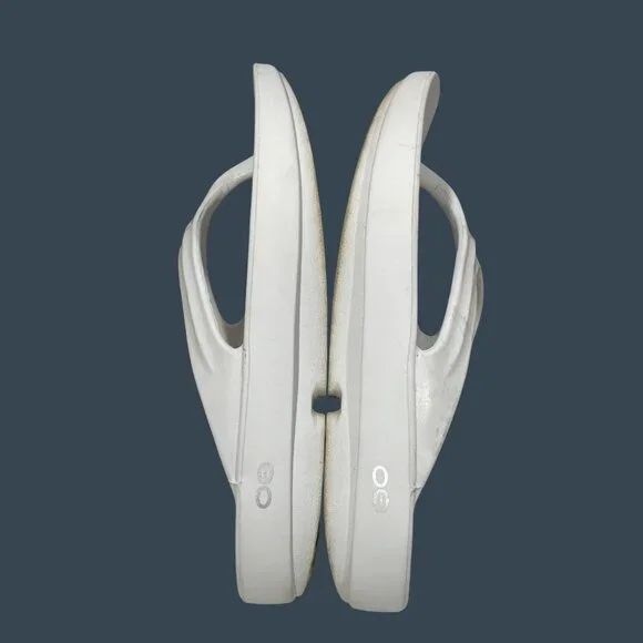 Oofos Ooriginal Thong Sandals Womens Size W7 EU 38 White Recovery Flip Flops - Picture 2 of 7